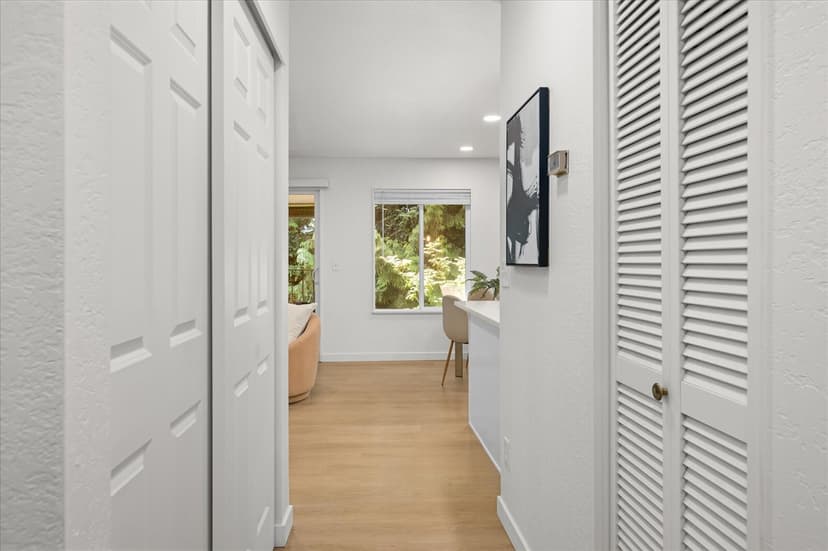Property photo for 11637 100th Avenue NE #2C, Kirkland photo 3