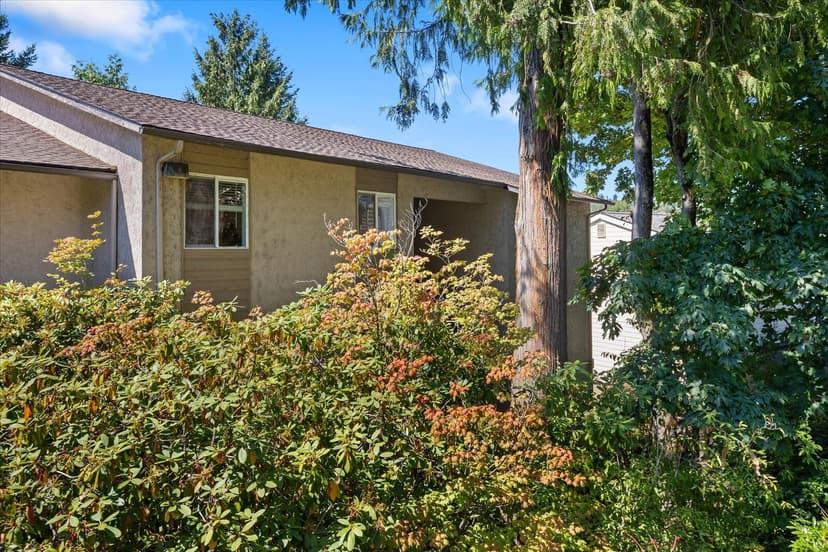 Property photo for 11637 100th Avenue NE #2C, Kirkland photo 2