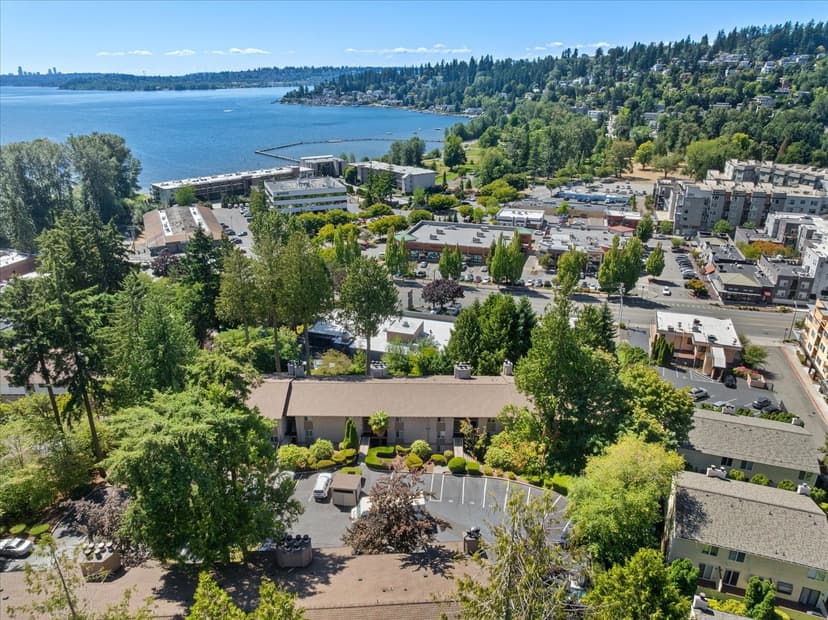 Property photo for 11637 100th Avenue NE #2C, Kirkland photo 31