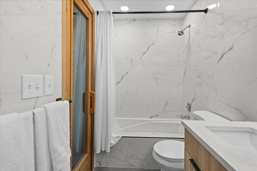 Property photo for 11637 100th Avenue NE #2C, Kirkland photo 18