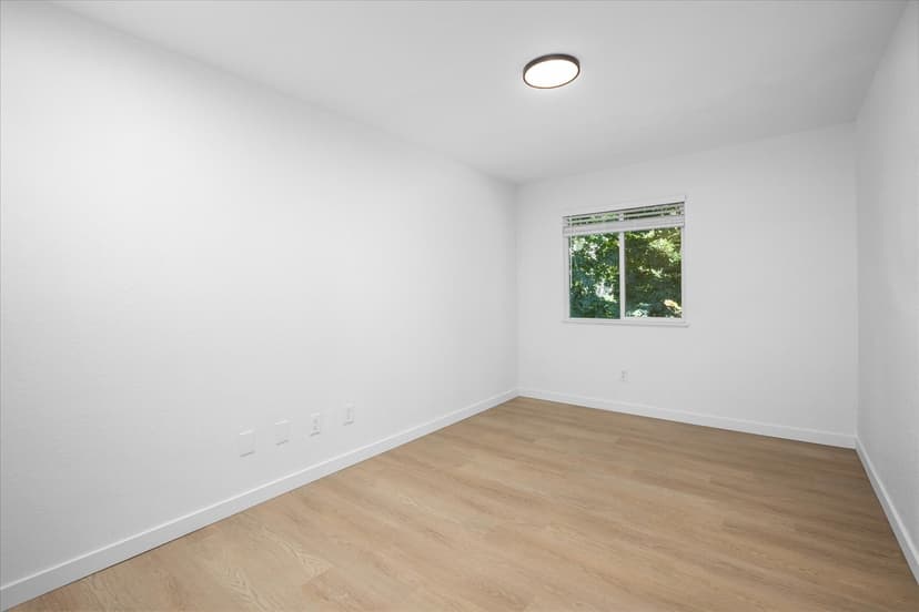 Property photo for 11637 100th Avenue NE #2C, Kirkland photo 21
