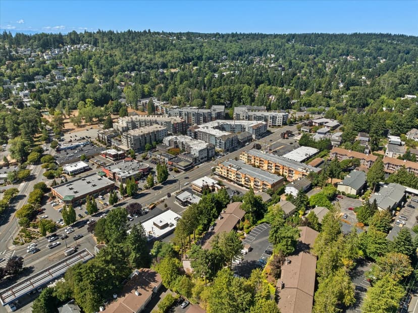 Property photo for 11637 100th Avenue NE #2C, Kirkland photo 32