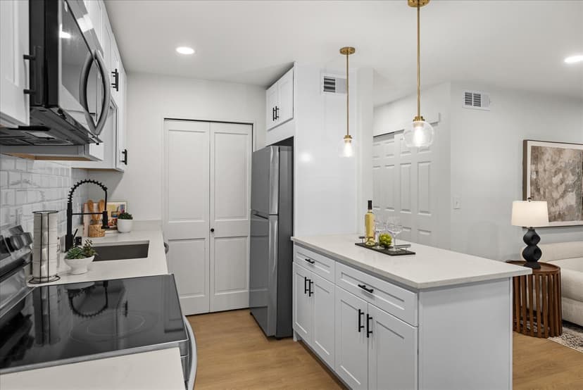 Property photo for 11637 100th Avenue NE #2C, Kirkland photo 8