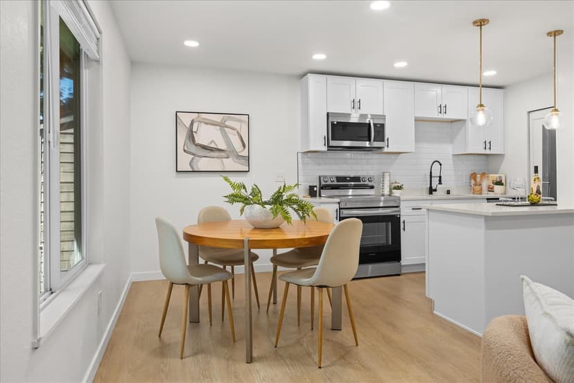 Property photo for 11637 100th Avenue NE #2C, Kirkland photo 6