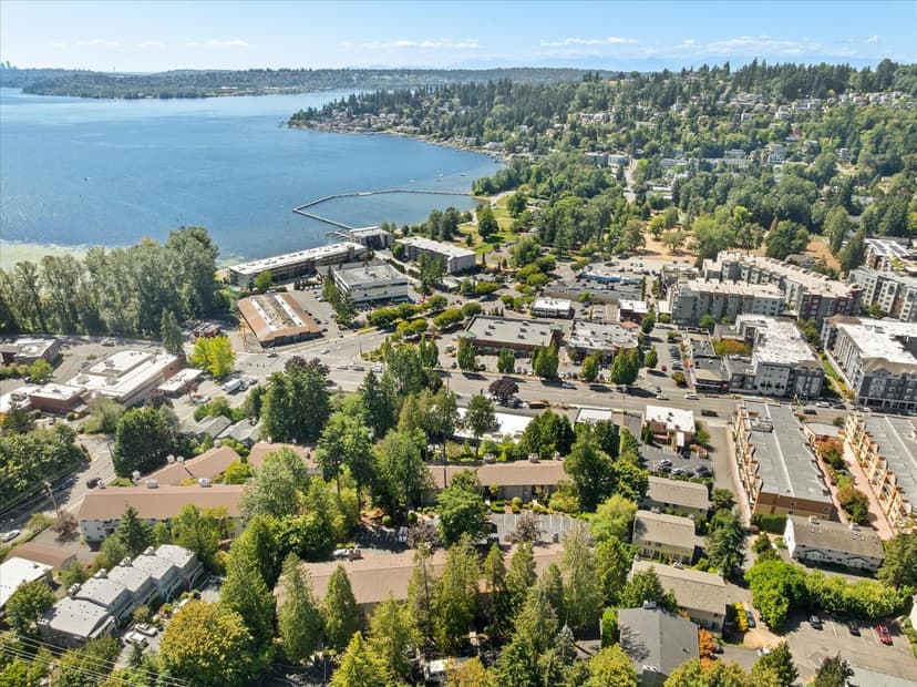 Property photo for 11637 100th Avenue NE #2C, Kirkland photo 24