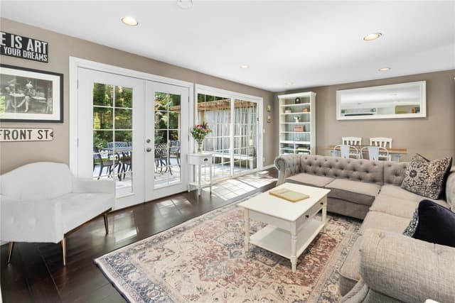 Property photo for 860 Valley View Place SW, Issaquah photo 4