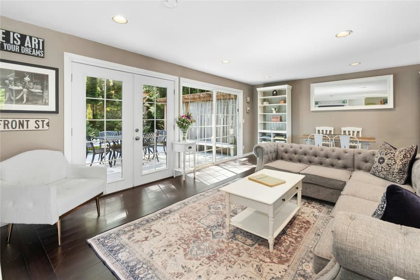 Property photo for 860 Valley View Place SW, Issaquah photo 4