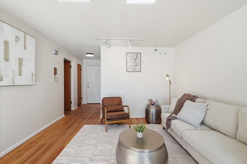 Property photo for 530 W Olympic Place #206, Seattle photo 2
