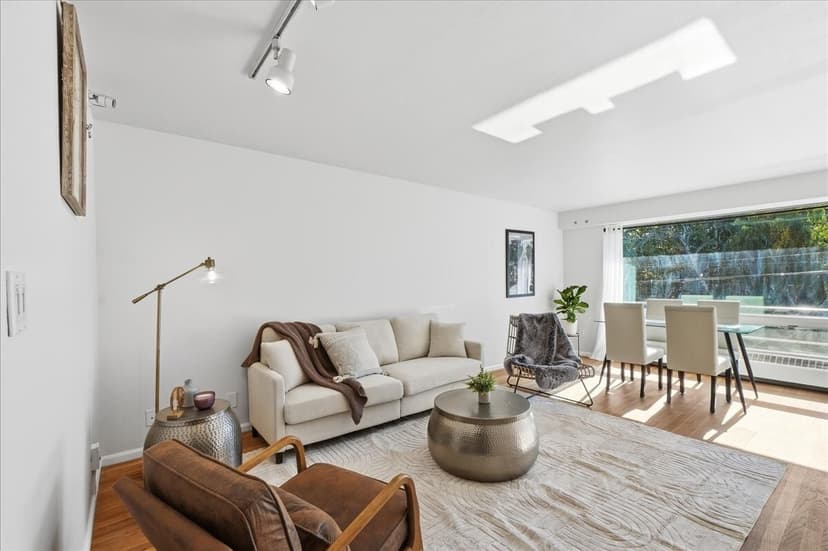 Property photo for 530 W Olympic Place #206, Seattle