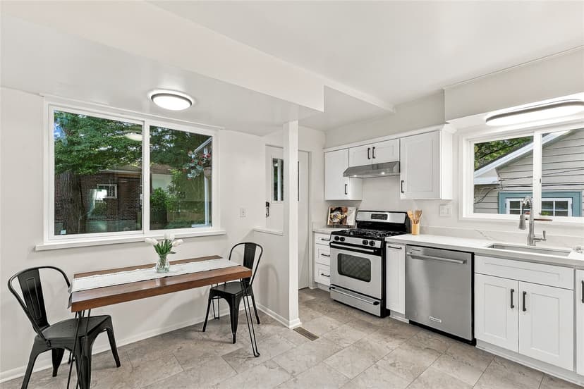 Property photo for 5756 25th Avenue NE, Seattle photo 7