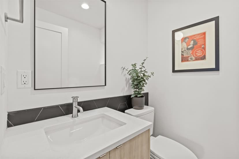Property photo for 222 10th Avenue E #D, Seattle photo 13