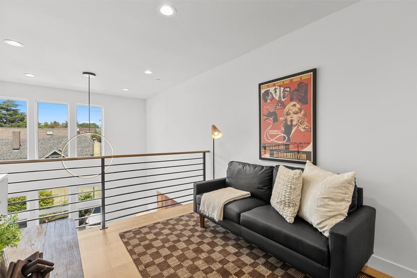 Property photo for 222 10th Avenue E #D, Seattle photo 12