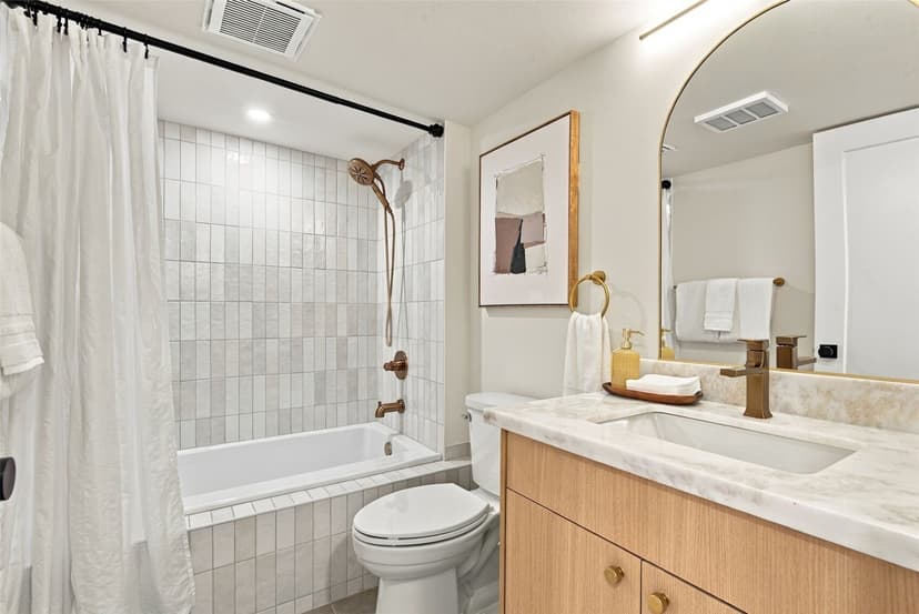 Property photo for 5606 11th Avenue NE, Seattle photo 31