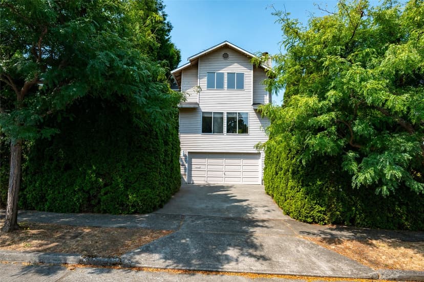 Property photo for 4407 30th Avenue W, Seattle photo 2