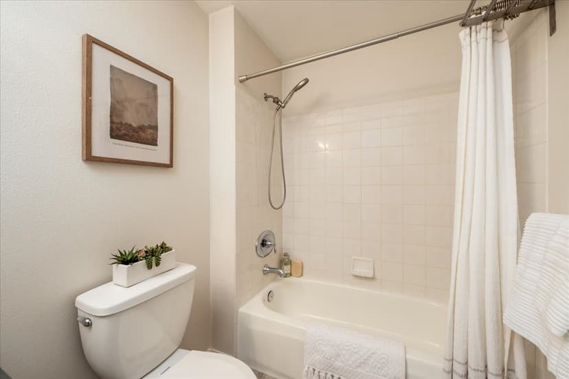 Property photo for 1000 NE 88th Street #304, Seattle photo 12