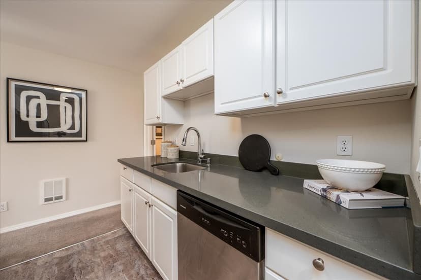 Property photo for 1000 NE 88th Street #304, Seattle photo 6