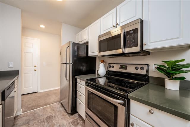 Property photo for 1000 NE 88th Street #304, Seattle photo 5