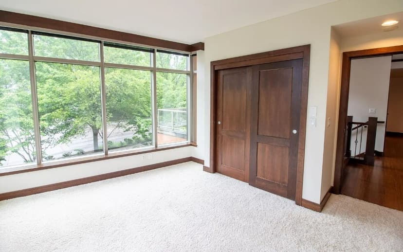 Property photo for 10660 NE 9th Place, Bellevue photo 17
