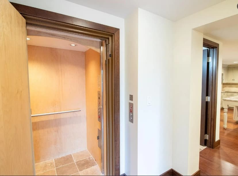 Property photo for 10660 NE 9th Place, Bellevue photo 22