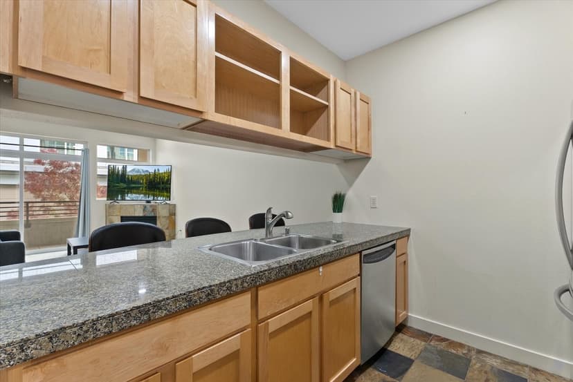 Property photo for 300 110th Avenue NE #207, Bellevue photo 4