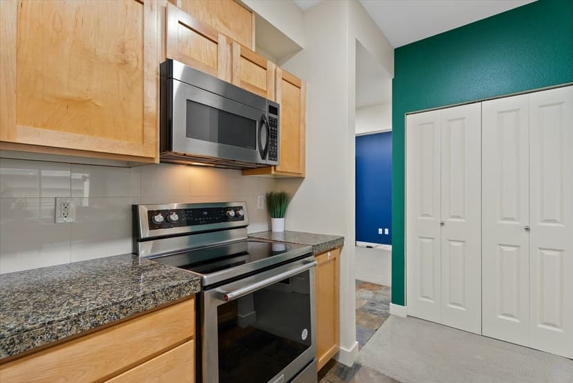 Property photo for 300 110th Avenue NE #207, Bellevue photo 6