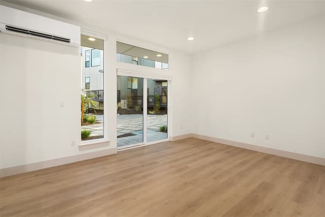 Property photo for 3003 S Dakota Street, Seattle photo 4