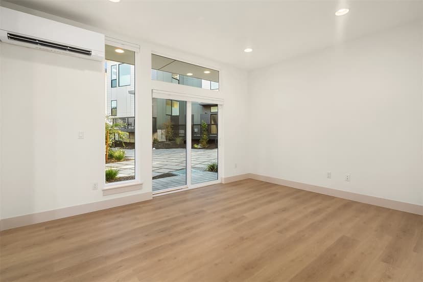 Property photo for 3003 S Dakota Street, Seattle photo 4