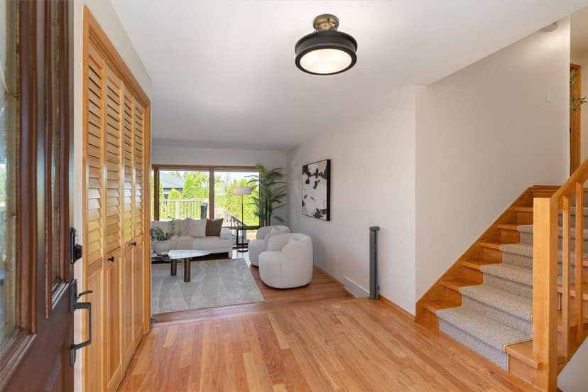 Property photo for 15010 SE 46th Way, Bellevue photo 2