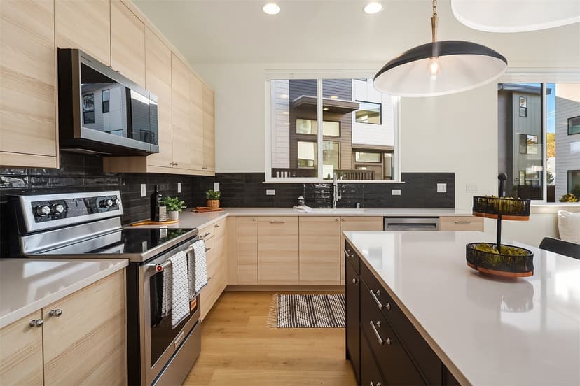Property photo for 3007 S Dakota St, Seattle photo 14