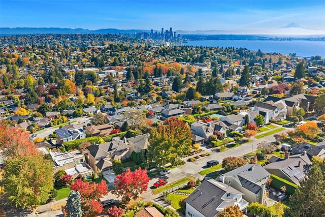 Property photo for 2654 39th Avenue W, Seattle photo 5