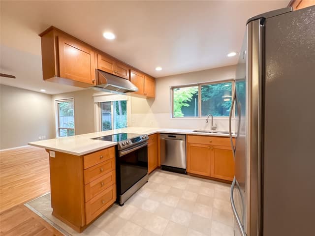 Property photo for 10401 130th Street, Kirkland photo 2
