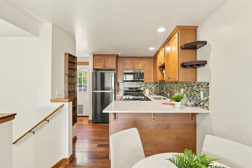 Property photo for 9243 35th Ave SW #B, Seattle photo 11