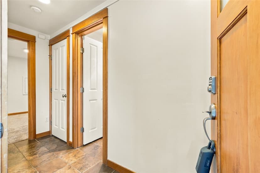 Property photo for 9243 35th Ave SW #B, Seattle photo 3