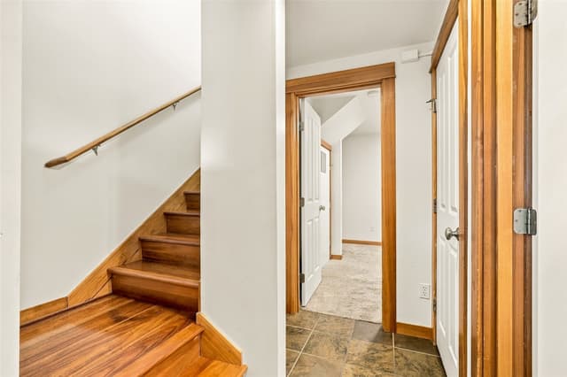 Property photo for 9243 35th Ave SW #B, Seattle photo 4