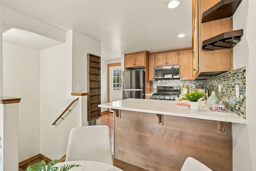 Property photo for 9243 35th Ave SW #B, Seattle photo 10