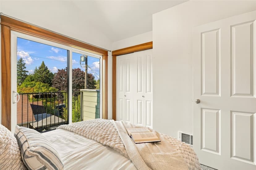 Property photo for 9243 35th Ave SW #B, Seattle photo 20