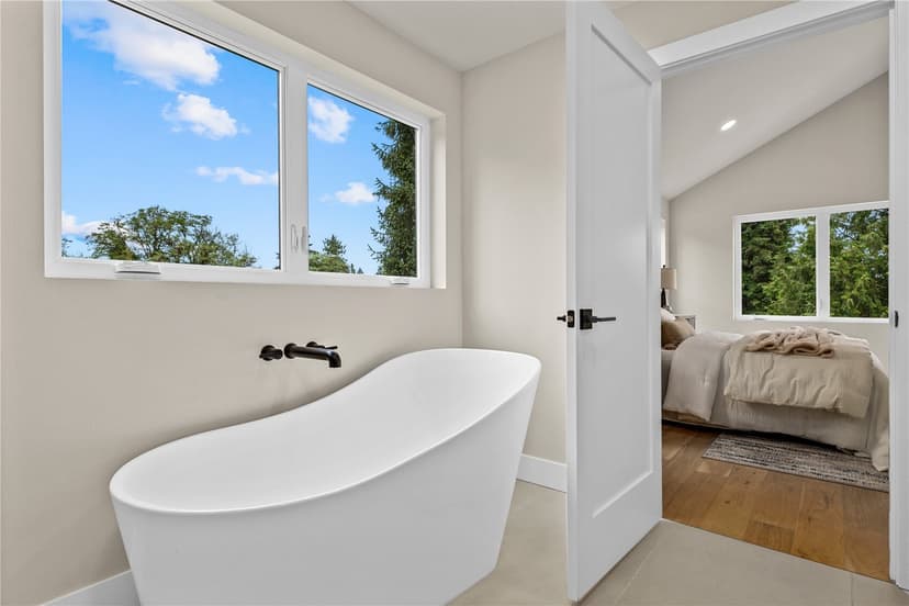 Property photo for 11709 Roosevelt Way NE, Seattle photo 27