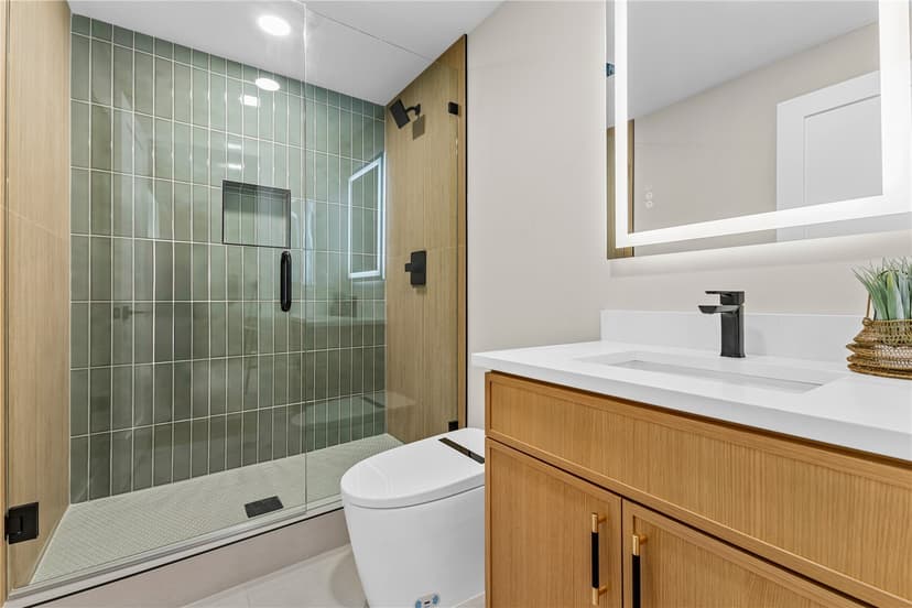 Property photo for 11709 Roosevelt Way NE, Seattle photo 31