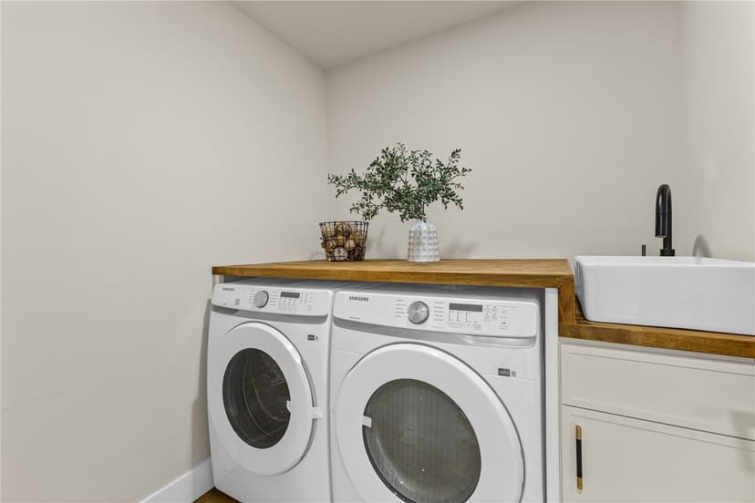 Property photo for 11709 Roosevelt Way NE, Seattle photo 22
