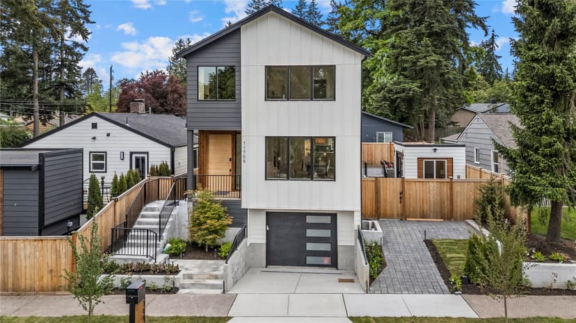 Property photo for 11709 Roosevelt Way NE, Seattle photo 38