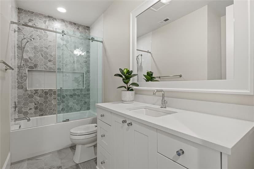 Property photo for 2121 109th Avenue SE, Bellevue photo 5