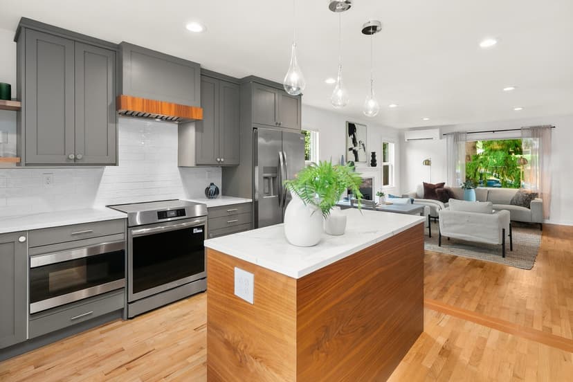 Property photo for 9219 5th Avenue NE, Seattle photo 6