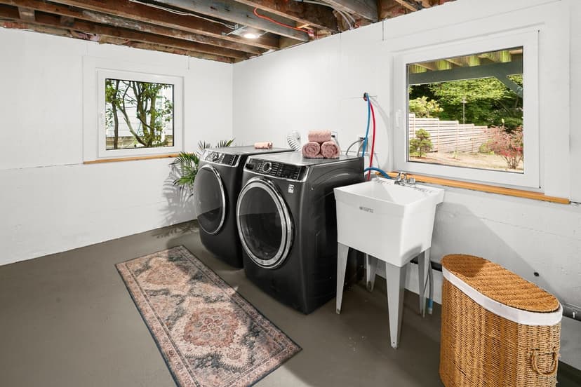 Property photo for 9219 5th Avenue NE, Seattle photo 18