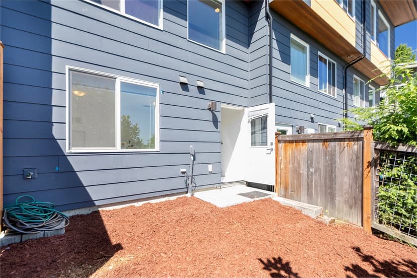 Property photo for 1546 Sturgus Avenue S, Seattle photo 7