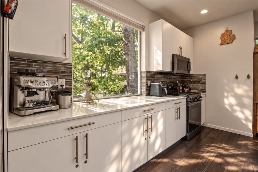 Property photo for 2331 48th Avenue SW #B, Seattle photo 6
