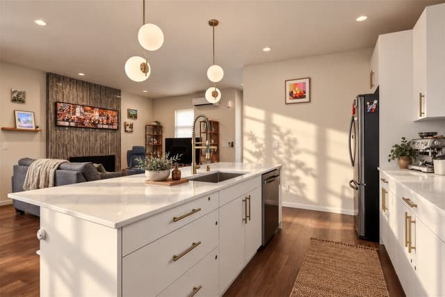 Property photo for 2331 48th Avenue SW #B, Seattle photo 5