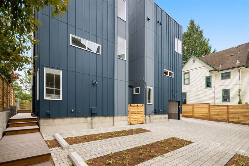 Property photo for 825 B 17th Avenue, Seattle photo 24
