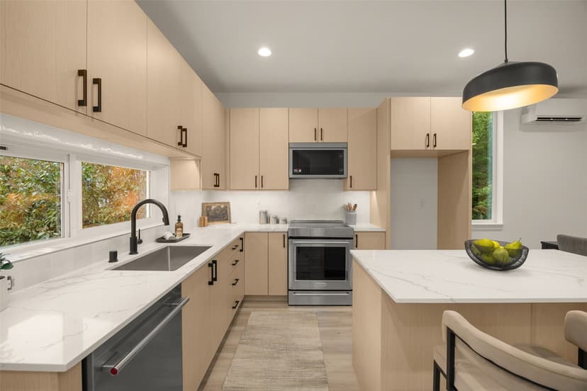 Property photo for 825 B 17th Avenue, Seattle photo 6