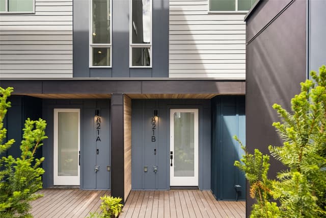 Property photo for 825 B 17th Avenue, Seattle photo 4