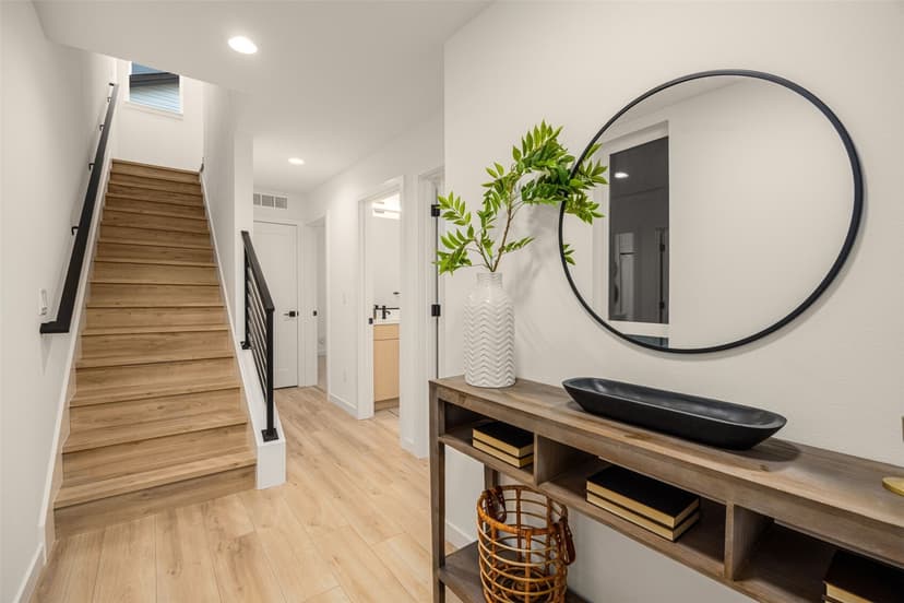 Property photo for 825 B 17th Avenue, Seattle photo 5